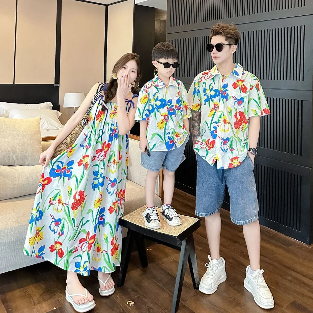 Resort Shirt Floral - 母と娘のための韓国スタイルのドレス,花柄,家族,ビーチ,休暇,カップル,ビーチを探します