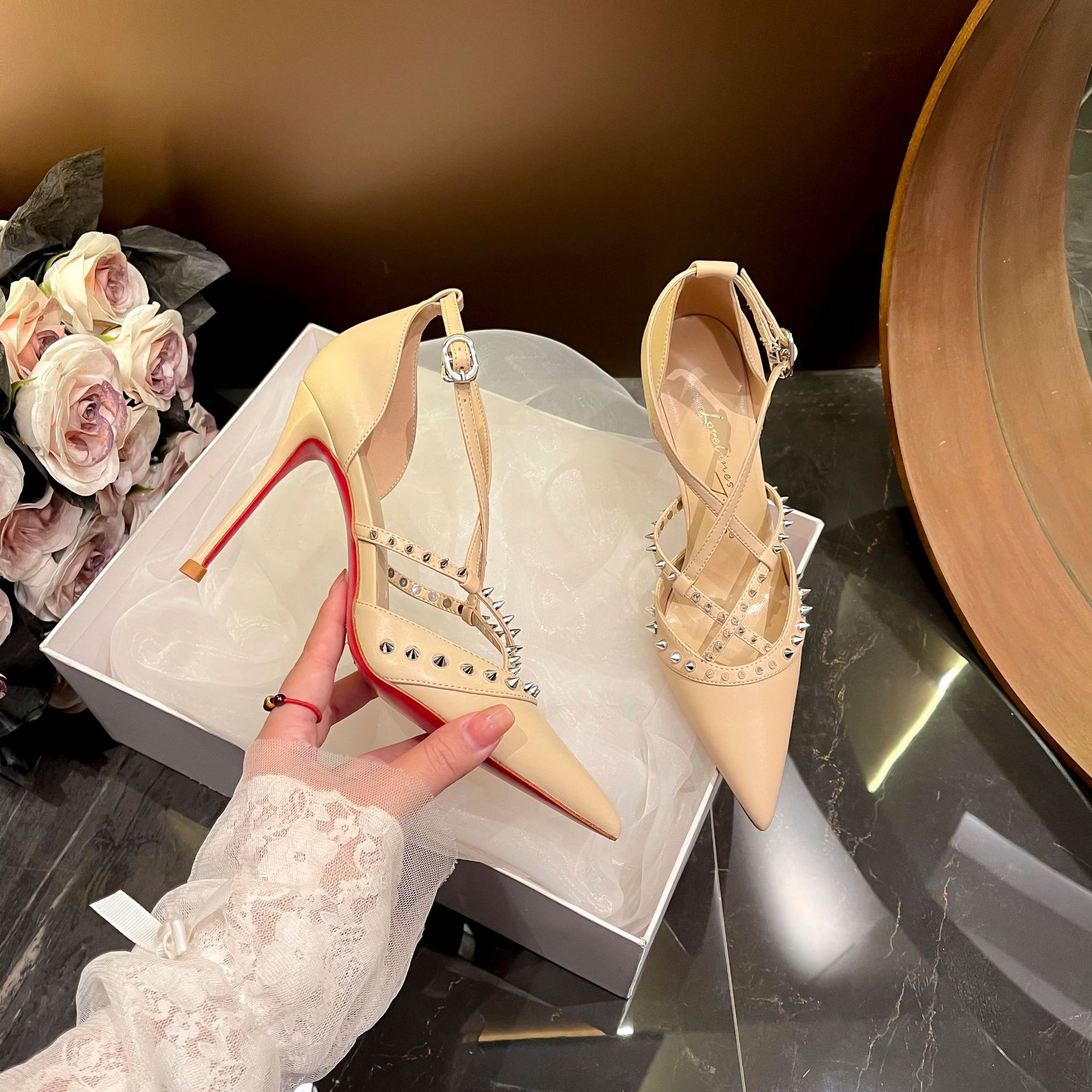 レトロな女性の靴サンダルスティレットヒールスーツ女性ベージュ - Casual Sandal Leather のレビューと価格
