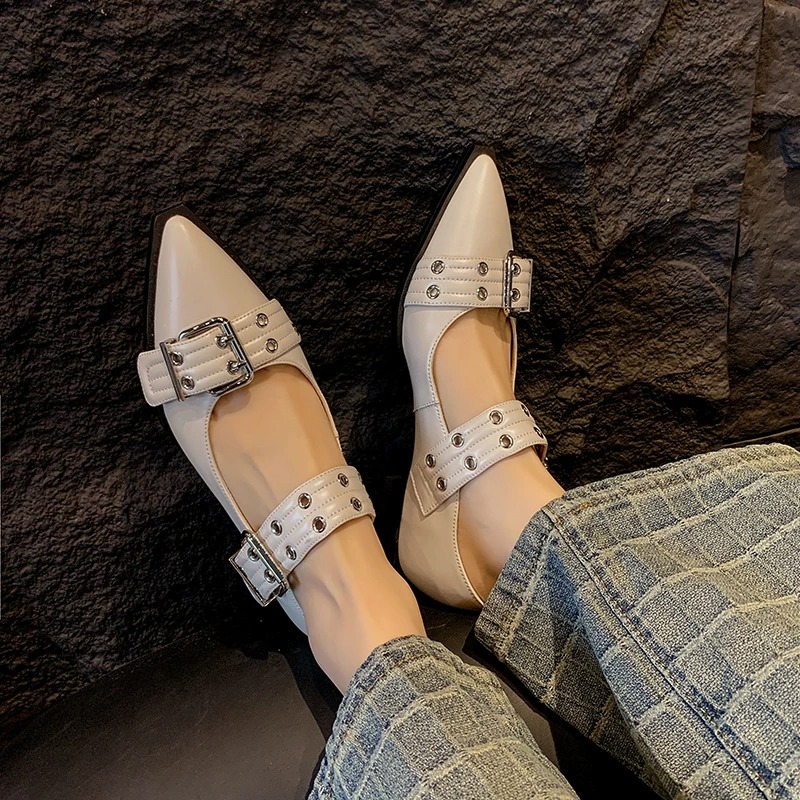 女性の靴デザイナーの高級ローヒールパンプスバックルファッショ - Casual Sandal Leather のレビューと価格